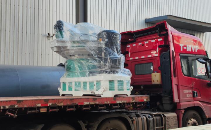 木屑顆粒機(jī).jpg 木屑顆粒機(jī).jpg