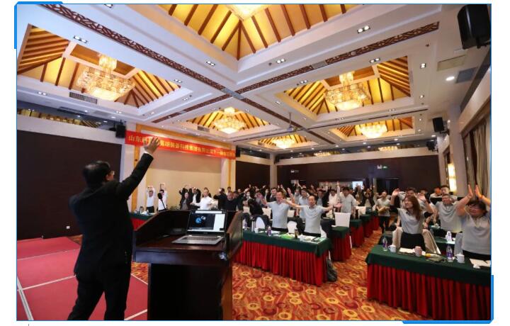 銷售會議是銷售人員的咖啡因,銷售會議是連接公司銷售目標和銷售人員實際工作的一座橋梁,疫情帶來了諸多影響,但在這次危機面前,有危也有機,為提升銷售員的銷售能力,公司特邀賽軍咨詢培訓老師為集團所有銷售人員進行為期一整天的培訓。.jpg 銷售會議是銷售人員的咖啡因,銷售會議是連接公司銷售目標和銷售人員實際工作的一座橋梁,疫情帶來了諸多影響,但在這次危機面前,有危也有機,為提升銷售員的銷售能力,公司特邀賽軍咨詢培訓老師為集團所有銷售人員進行為期一整天的培訓。.jpg