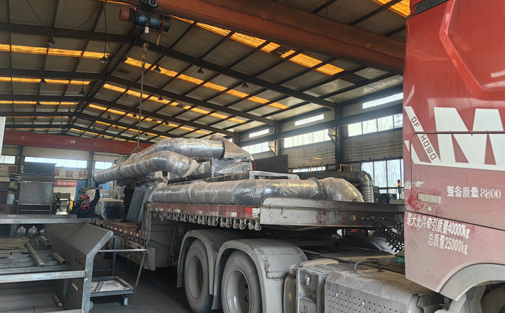 560型木屑顆粒機裝車發貨.jpg 560型木屑顆粒機裝車發貨.jpg